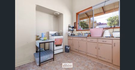 Character Home close to shops - Photo 4