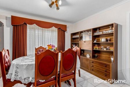 Spacious Family Home in a Prime, Convenient Location - Photo 2