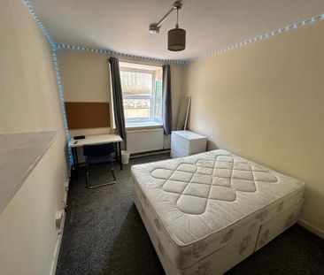 4 bedroom flat to rent - Photo 3