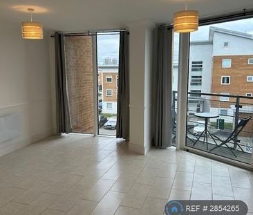 2 bedroom flat to rent - Photo 1