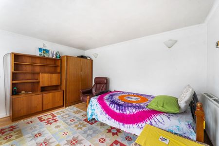 Portland Road, Mitcham, CR4 - Photo 2