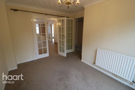 4 bedroom detached house to rent - Photo 2