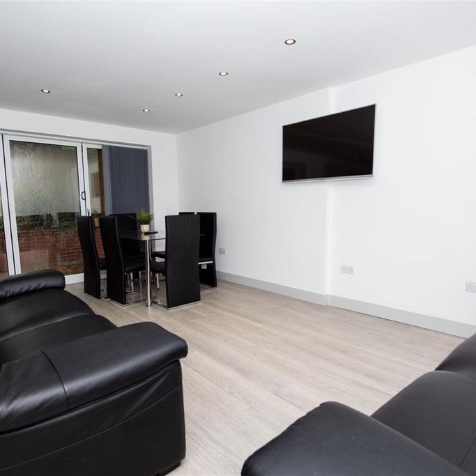 6 bedroom house to rent - Photo 1