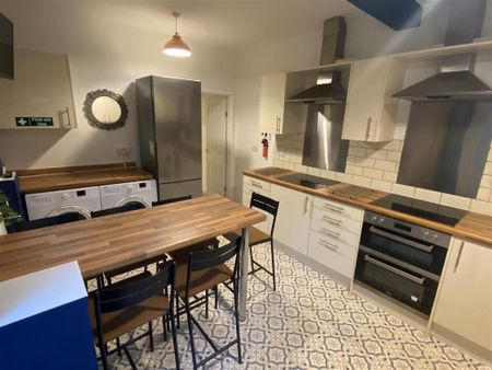 1 bedroom in a house share to rent - Photo 3