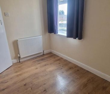 3 bedroom semi-detached house to rent - Photo 6