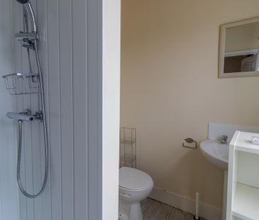 6 Bed Student Accommodation - Photo 6