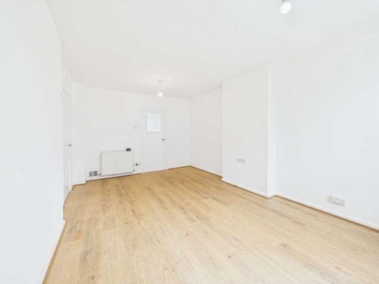 Linkway Gardens, Leicester, LE3 - Photo 1