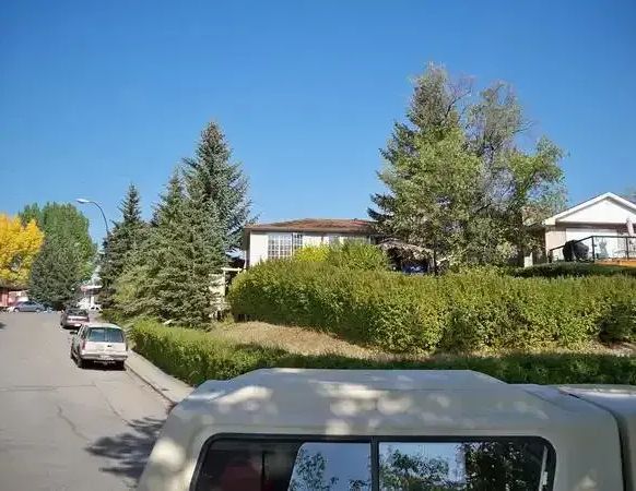 3 bedrooms top of the hill Panoramic VIEW | 5244-23rd Ave N.W, Calgary - Photo 1