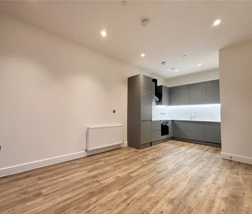 Roop House, Fleet, Hampshire, GU51 - Photo 1