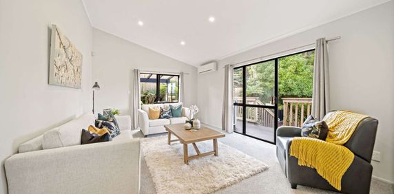 Three Bedroom One Bath in Hillcrest! - Photo 2