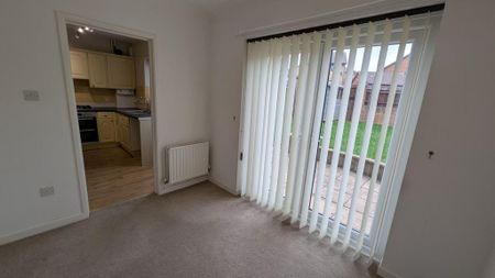 3 bedroom semi-detached house to rent - Photo 2