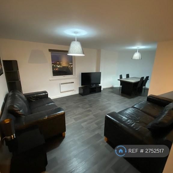 3 bedroom flat to rent - Photo 1