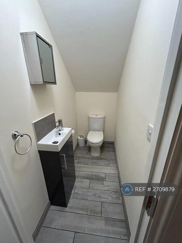 4 bedroom terraced house to rent - Photo 2