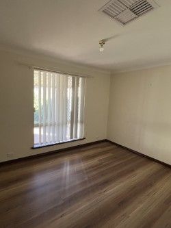 Beautiful 4x2 Brick House - Photo 5