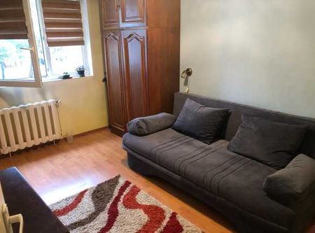 Apartament 3 camere, decomandat, 70 mp, zona strazii Bucuresti - Fotografie 2
