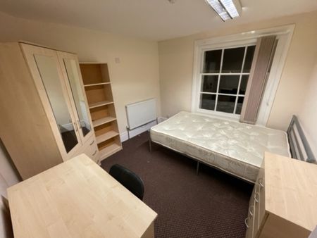 9 Bed Student Accommodation - Photo 4