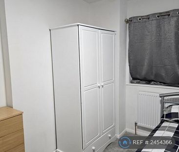 3 bedroom end of terrace house to rent - Photo 6