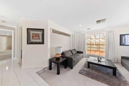 Spacious Family Home - Photo 2