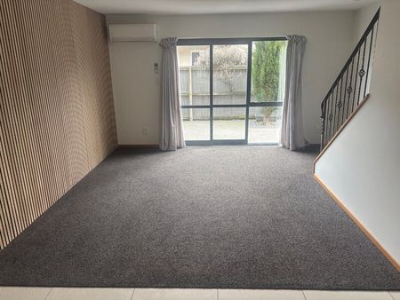 MODERN TOWNHOUSE – RICCARTON – 3 BEDROOMS - Photo 2