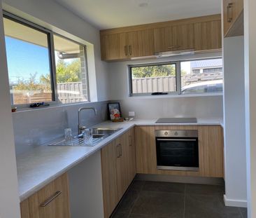 Modern 2 bedroom unit - Photo 3