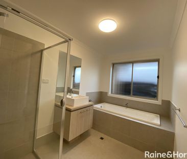 4 Bedroom Family Home - Photo 3