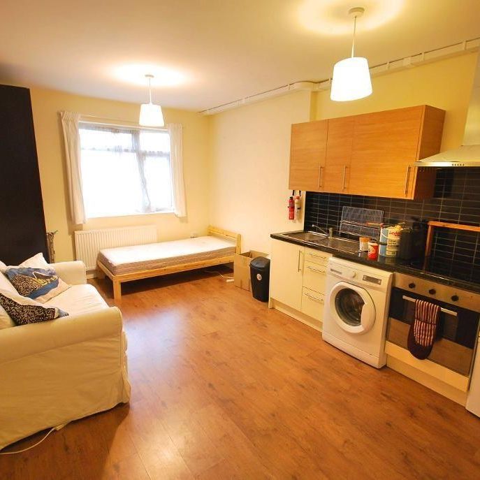 Studio to rent - Photo 1