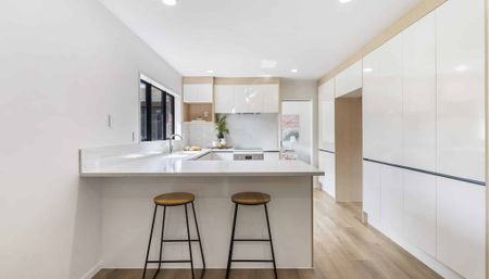 STUNNING HOME - UNIQUE EXTENDED FAMILY LIVING IF NEEDED - Photo 3