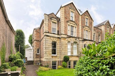 1 Bed Flat - Photo 3
