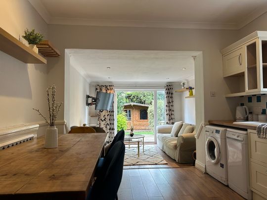 2 Bed Flat, Langthorne Street, SW6 - Photo 1