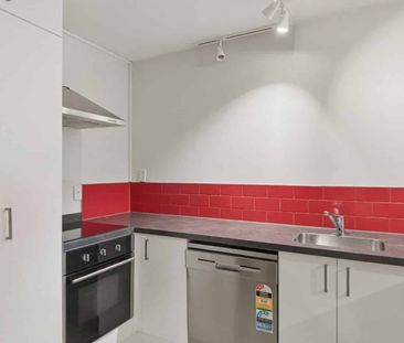 RICCARTON - TWO BEDROOM TOWNHOUSE, HEAT PUMP, SINGLE GARAGE - Photo 2