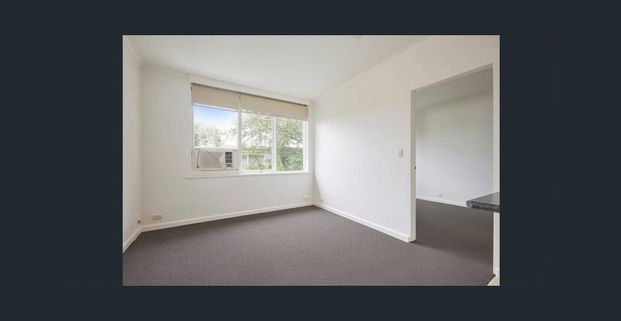 Quiet rear position on Toorak Road – Bright & Low-Maintenance Living - Photo 1