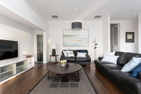 15 Highbury Grove, Kew VIC 3101 - House For Rent | Domain - Photo 4