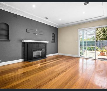 2 BEDROOM PLUS STUDY l PRIVATE COURTYARD l PERFECT LOCATION - Photo 3