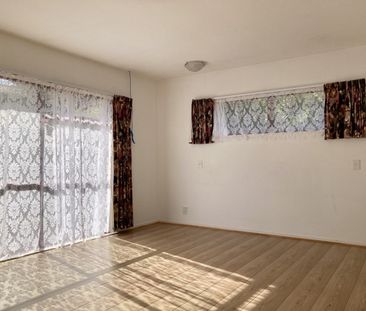 Family house with school zone - Photo 5