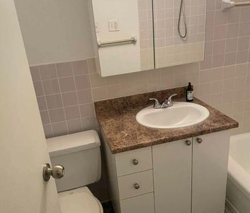 3 ½ Centre-ville de Montréal | À 2 minutes à pied du métro Guy–Conc... - Photo 2