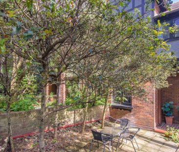 Contemporary one-bedroom apartment moments from Centennial Park! - Photo 5