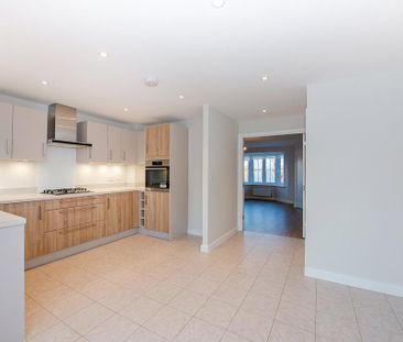 3 bedroom semi-detached house to rent - Photo 2