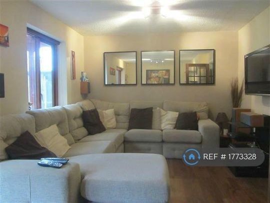 2 bedroom end of terrace house to rent - Photo 1