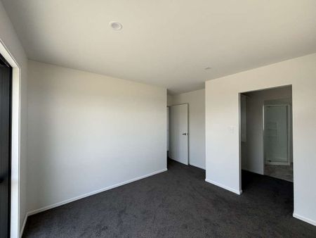 3 Earl Way - One Week of Free Rent! - Photo 2