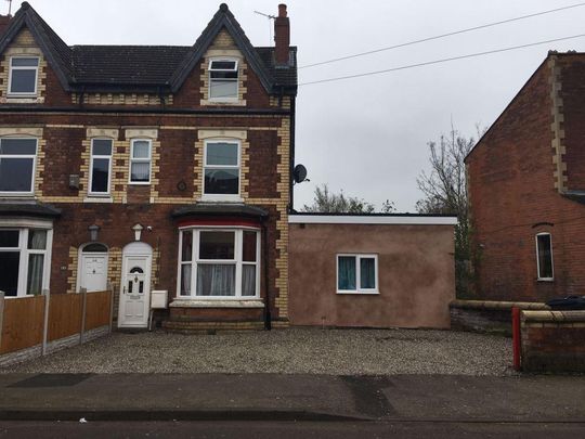 1 bedroom in a house share to rent - Photo 1