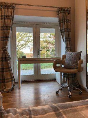 Detached annex - beautifully refurbished with parking and fibre broadband - Photo 1