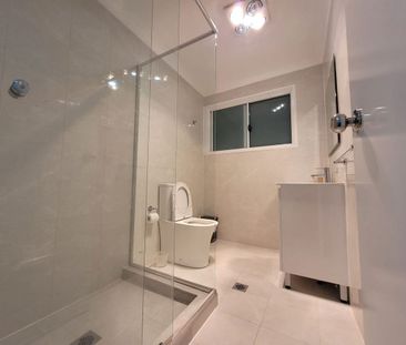 Renovated 3 bedroom 2 bathroom house available for rent - Photo 5