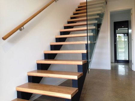 STYLISH TOWNHOUSE - Photo 2