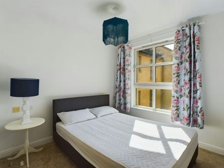 Flat to rent on - Photo 4