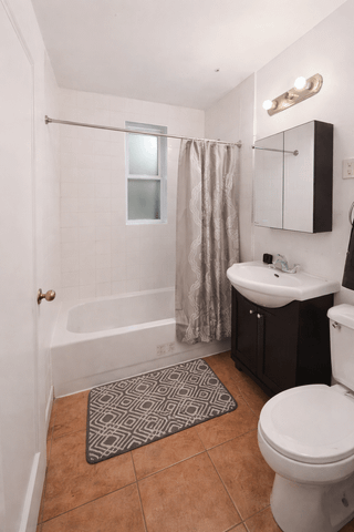 4855 Queen Mary Road - Spacious 3 Bedrooms Apartment - Photo 4