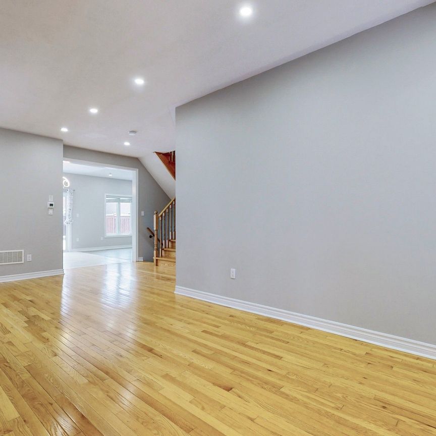 For Lease - 8 Canary Street, Whitby, Ontario - Photo 1