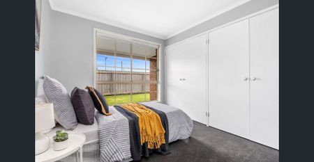 Chic Modern Living in Private Setting - Photo 3