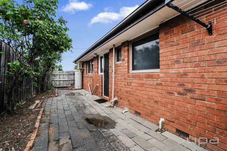 15 Albatross Avenue, Werribee - Photo 3