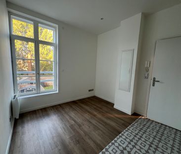 BEL APPARTEMENT F1 BIS AU COEUR DU CENTRE VILLE - Photo 3