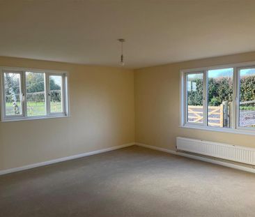 3 bedroom detached bungalow to rent - Photo 1